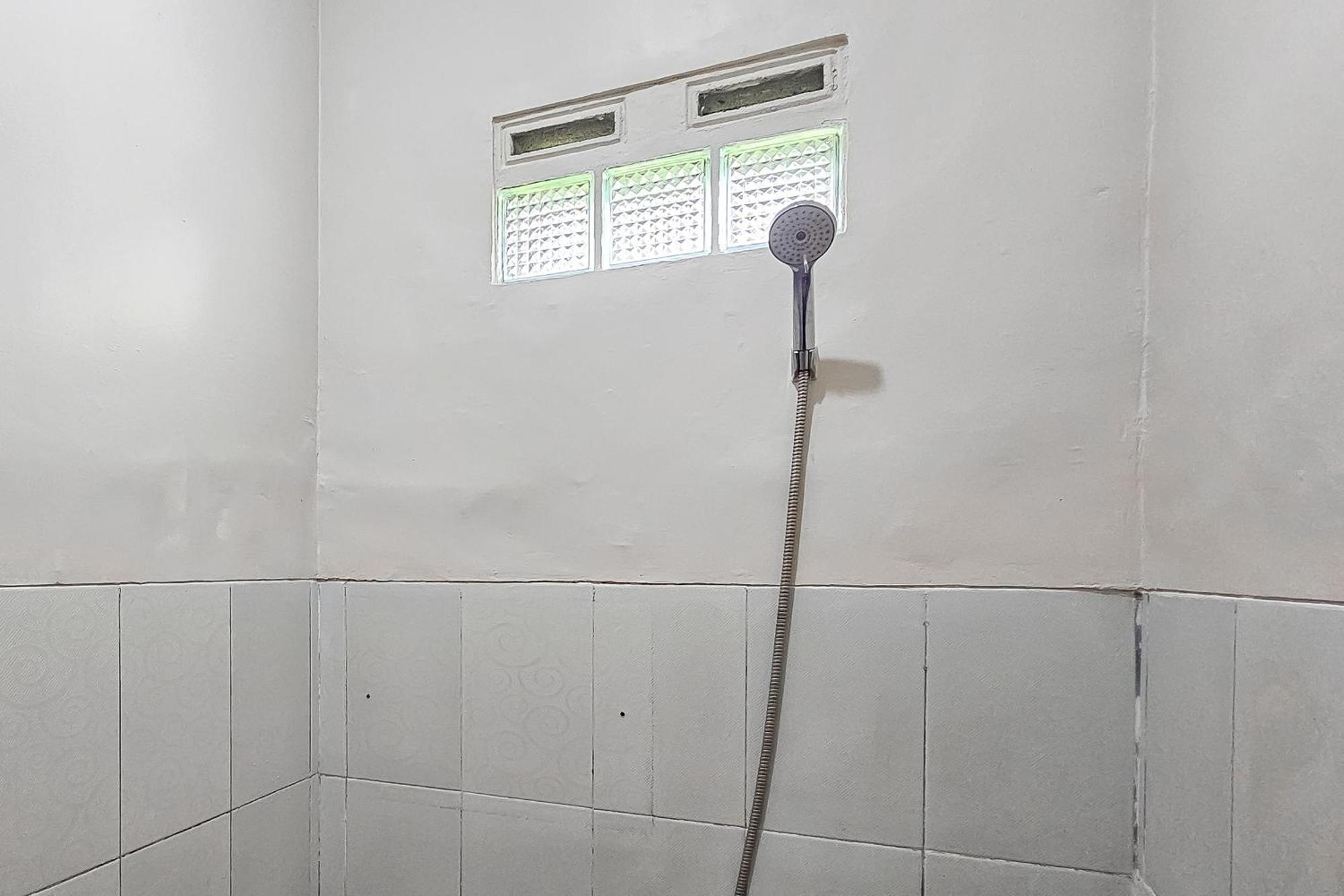 Wisma Brata Mitra Reddoorz 苏加武眉 外观 照片